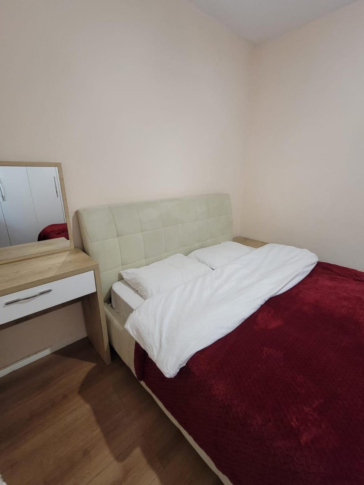 Ajla Komuna Apartament Tirana